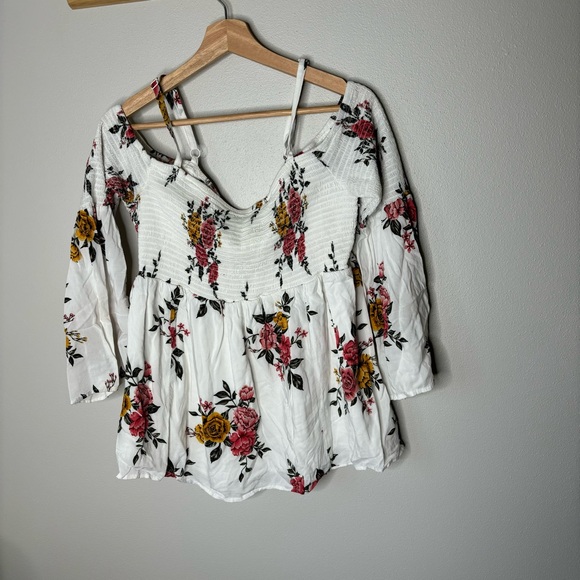Torrid Challis Cold Shoulder Blouse 0 - Picture 2 of 10